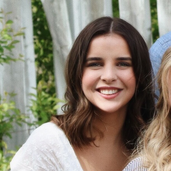 Meet your Posher, Lauren - Picture 1 of 1